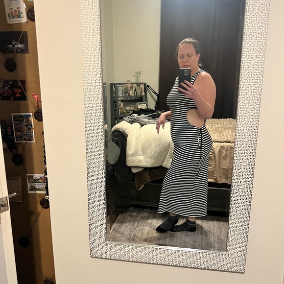 Black and White Striped Dress - Picture 4 of 4